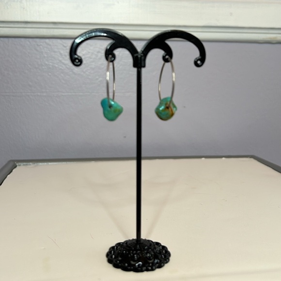 Vintage southwest silver tone and turquoise necklace and hoop earrings set - Picture 5 of 10